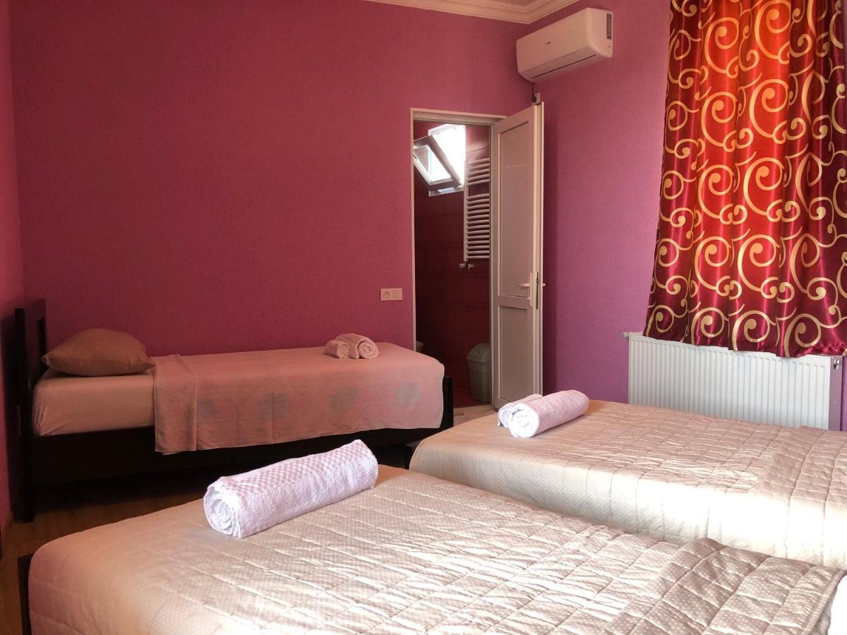 Doors Hotel Koetaisi Buitenkant foto