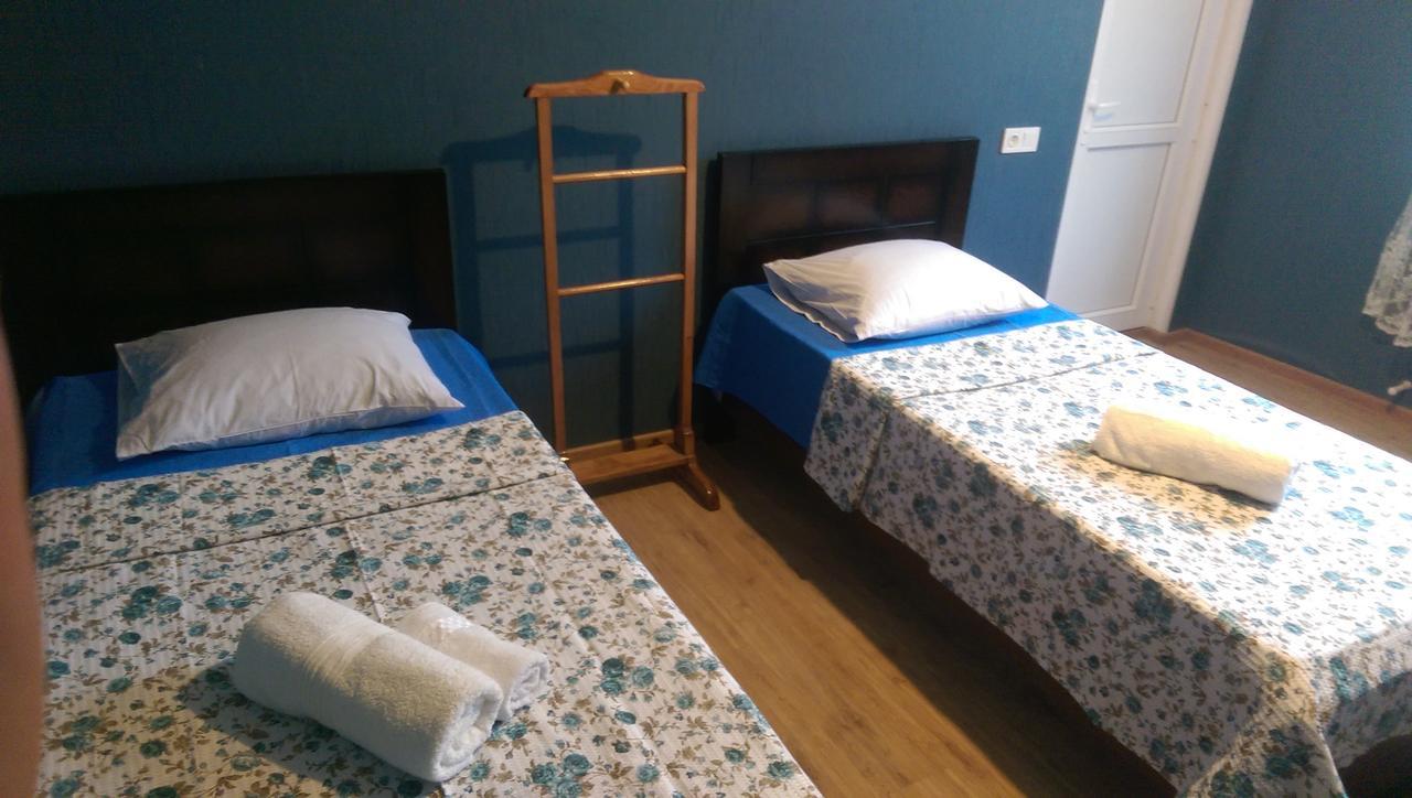 Doors Hotel Koetaisi Buitenkant foto