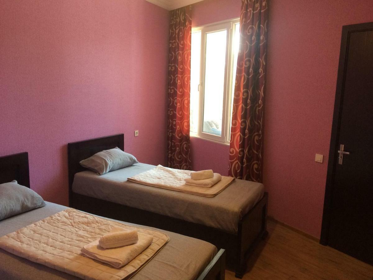 Doors Hotel Koetaisi Buitenkant foto
