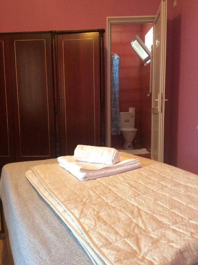 Doors Hotel Koetaisi Buitenkant foto